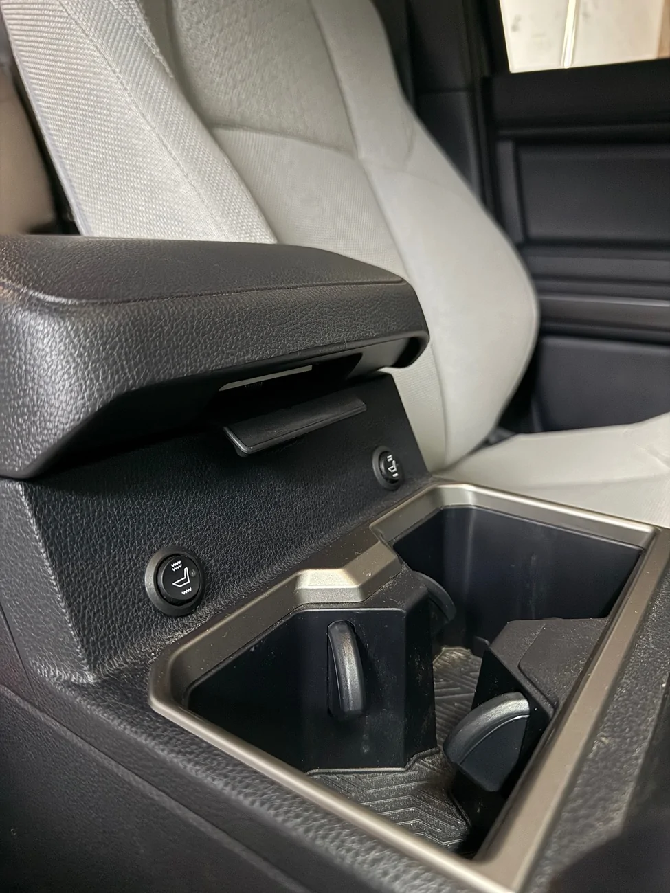 2025 4runner 6th gen Aftermarket SR5 Heated Seats Install? IMG_2505