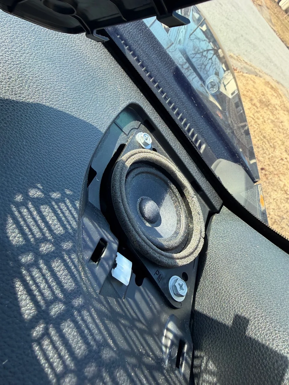 2025 4runner 6th gen Non-JBL Stereo (standard audio system): speaker sizes, speaker harness + bracket info [upgrade info] IMG_0180