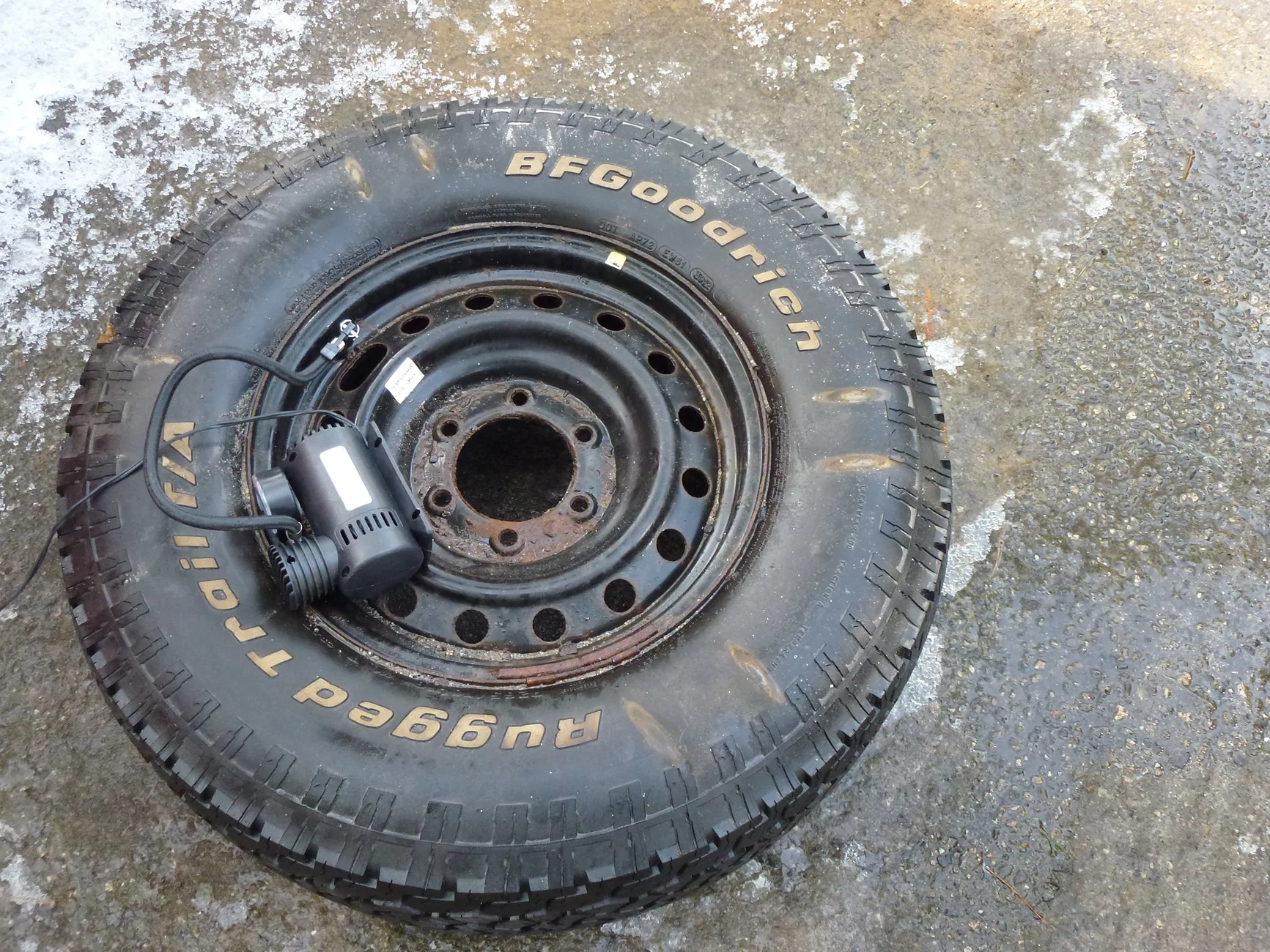 2025 4runner 6th gen Spare Tire Overtightened / Marks (rubbing damage) 1768063571239-