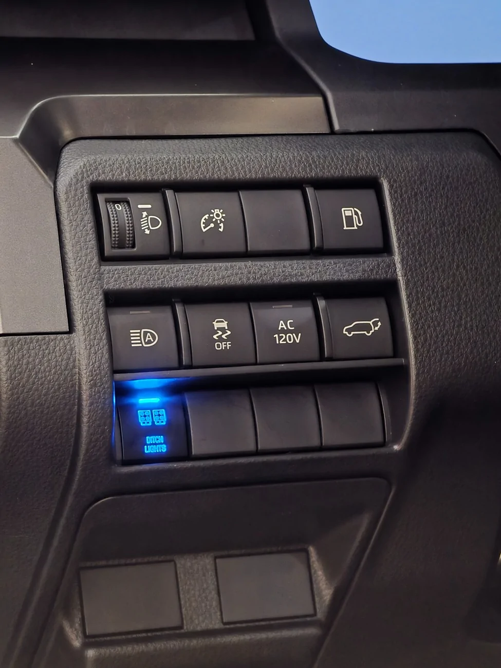 2025 4runner 6th gen Cali Raised ditch light brackets and pods installed. Wiring tip: 20260112_004002