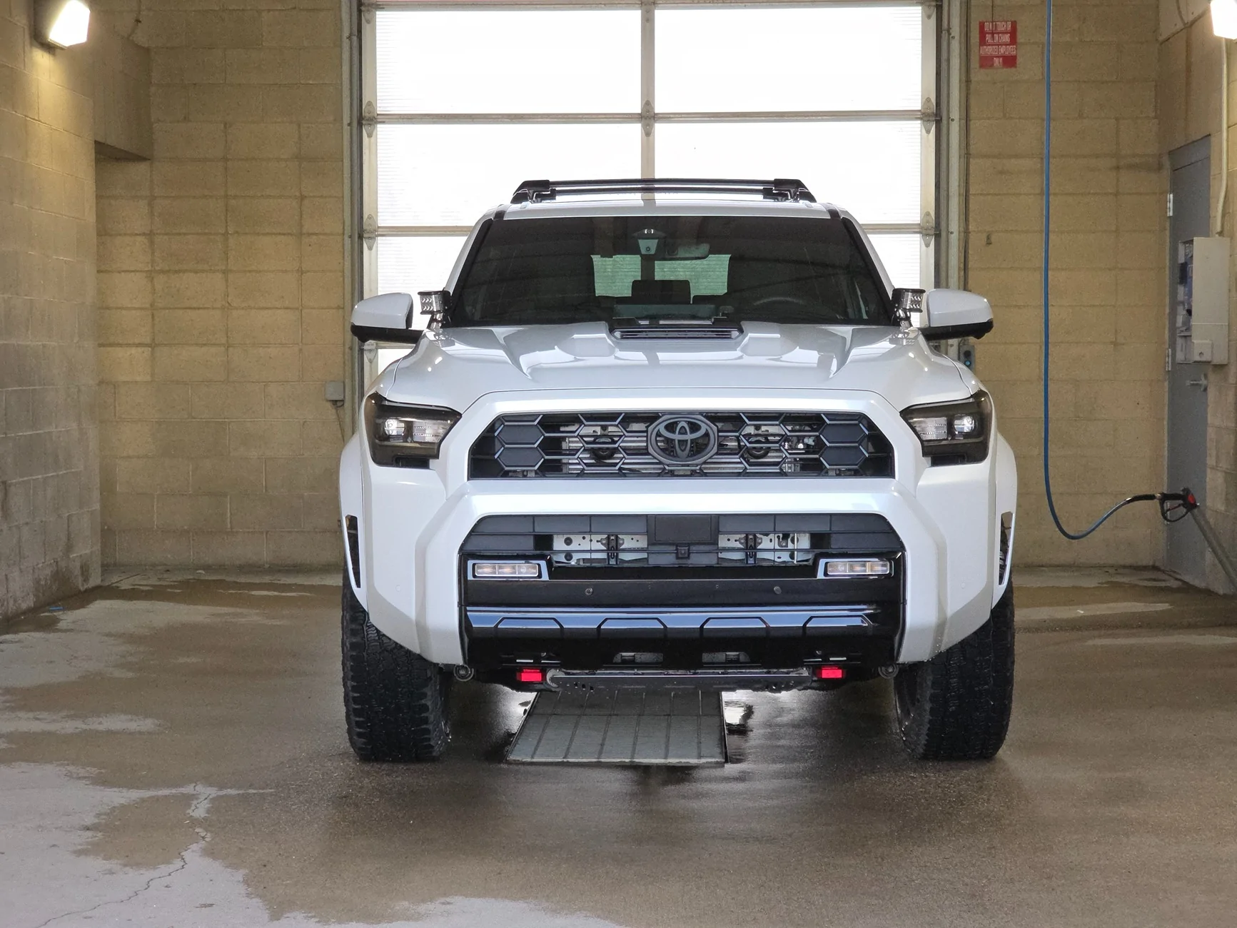 2025 4runner 6th gen Wind Chill paint = yellow tint? 20260119_162050