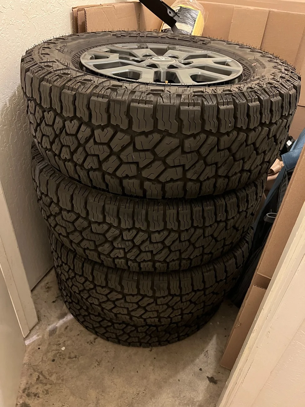 2025 4runner 6th gen Selling - SR5 17in Stock Wheels + Falken WildPeak AT4W (265/70R17) + Stock Geolandar X-CV (245/70R17) IMG_3345