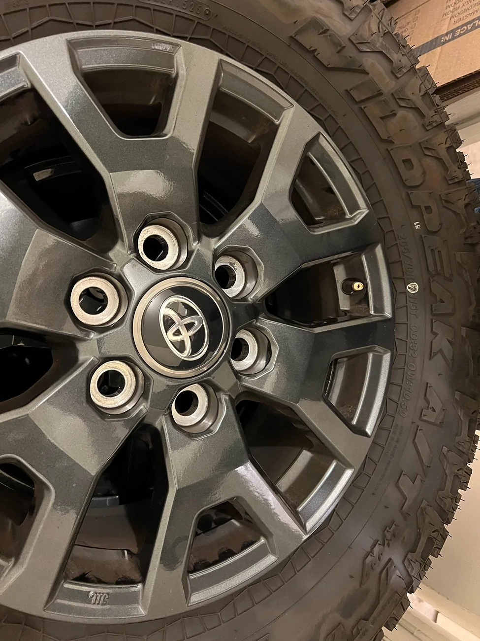 2025 4runner 6th gen Selling - SR5 17in Stock Wheels + Falken WildPeak AT4W (265/70R17) + Stock Geolandar X-CV (245/70R17) IMG_3344