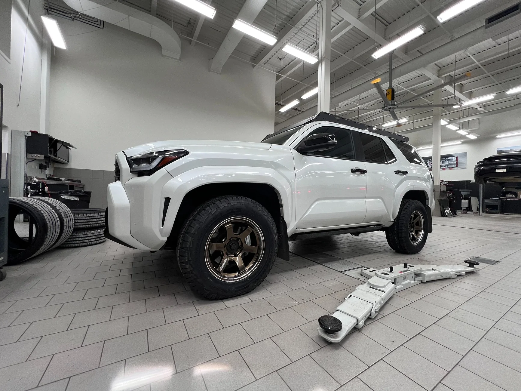 2025 4runner 6th gen Platinum Wind chill Pearl on 18"x 8.5 +22 TE37SB Tourer SR shining bronze (275/65/18) IMG_2753