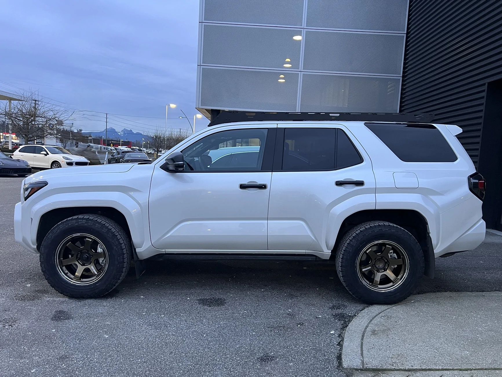 2025 4runner 6th gen Platinum Wind chill Pearl on 18"x 8.5 +22 TE37SB Tourer SR shining bronze (275/65/18) IMG_2755_2