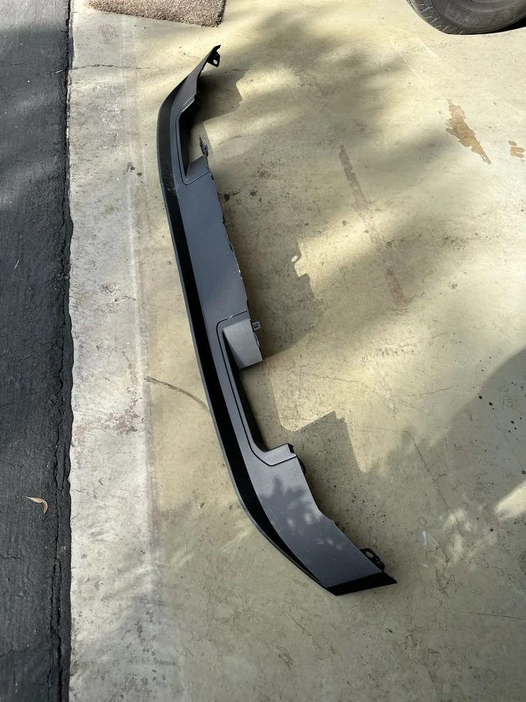 2025 4runner 6th gen Factory roof rack with crossbars, air dam, stock floor mats, rear tow hook for sale 2025 4Runner_Factory Air Dam_1