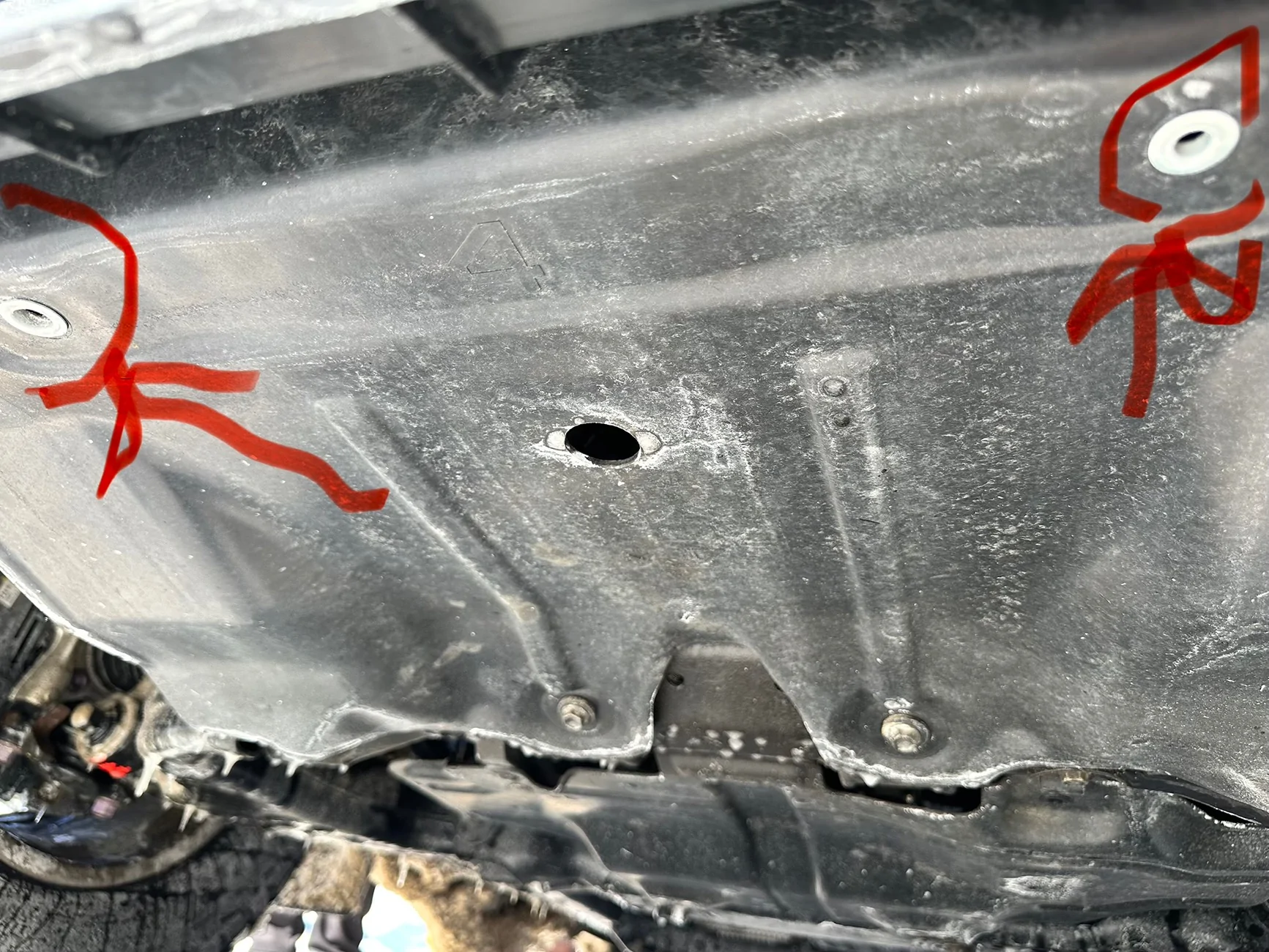 2025 4runner 6th gen Missing two fasteners on front skid plate?? IMG_8067