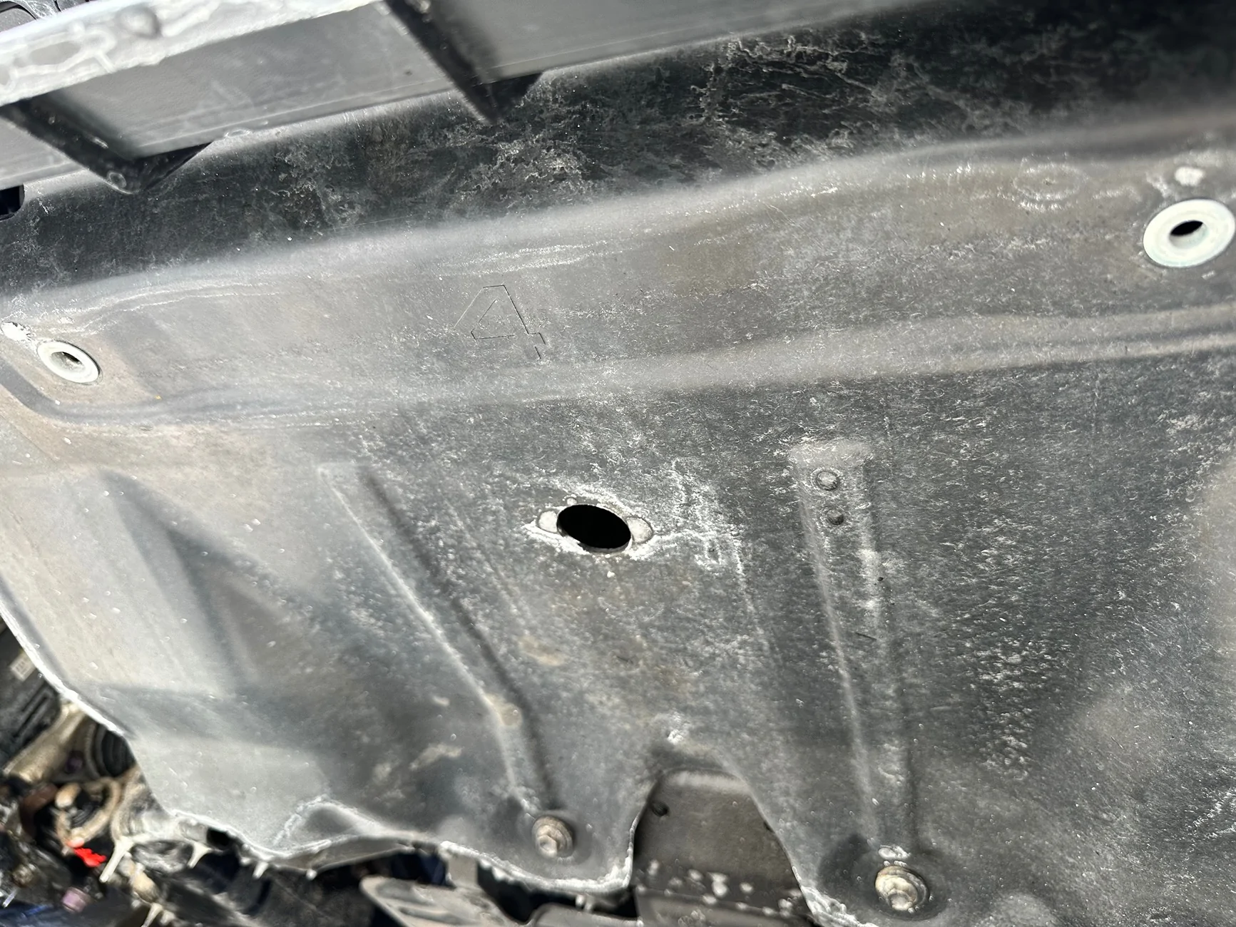2025 4runner 6th gen Missing two fasteners on front skid plate?? IMG_8066