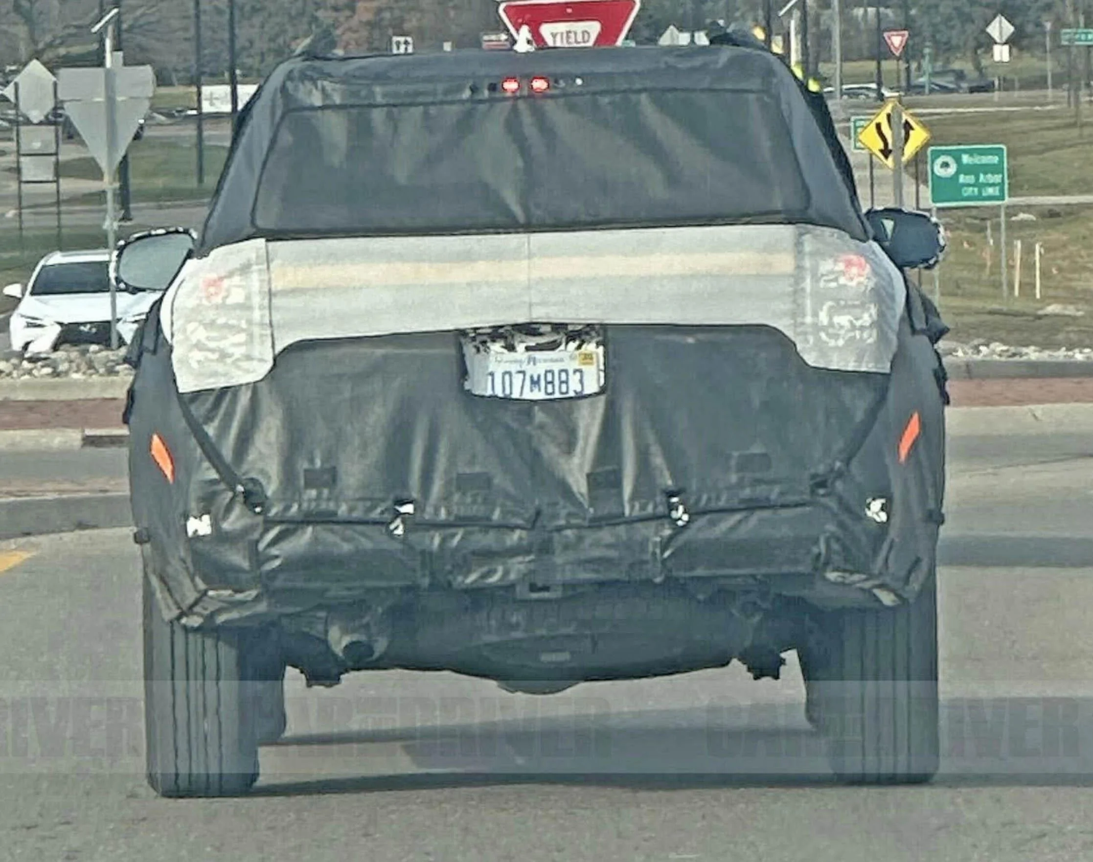 2025 4runner 6th gen 2025 4Runner Spied Testing in Public! First Prototype Pics 2025 4runner toyota spied (1)
