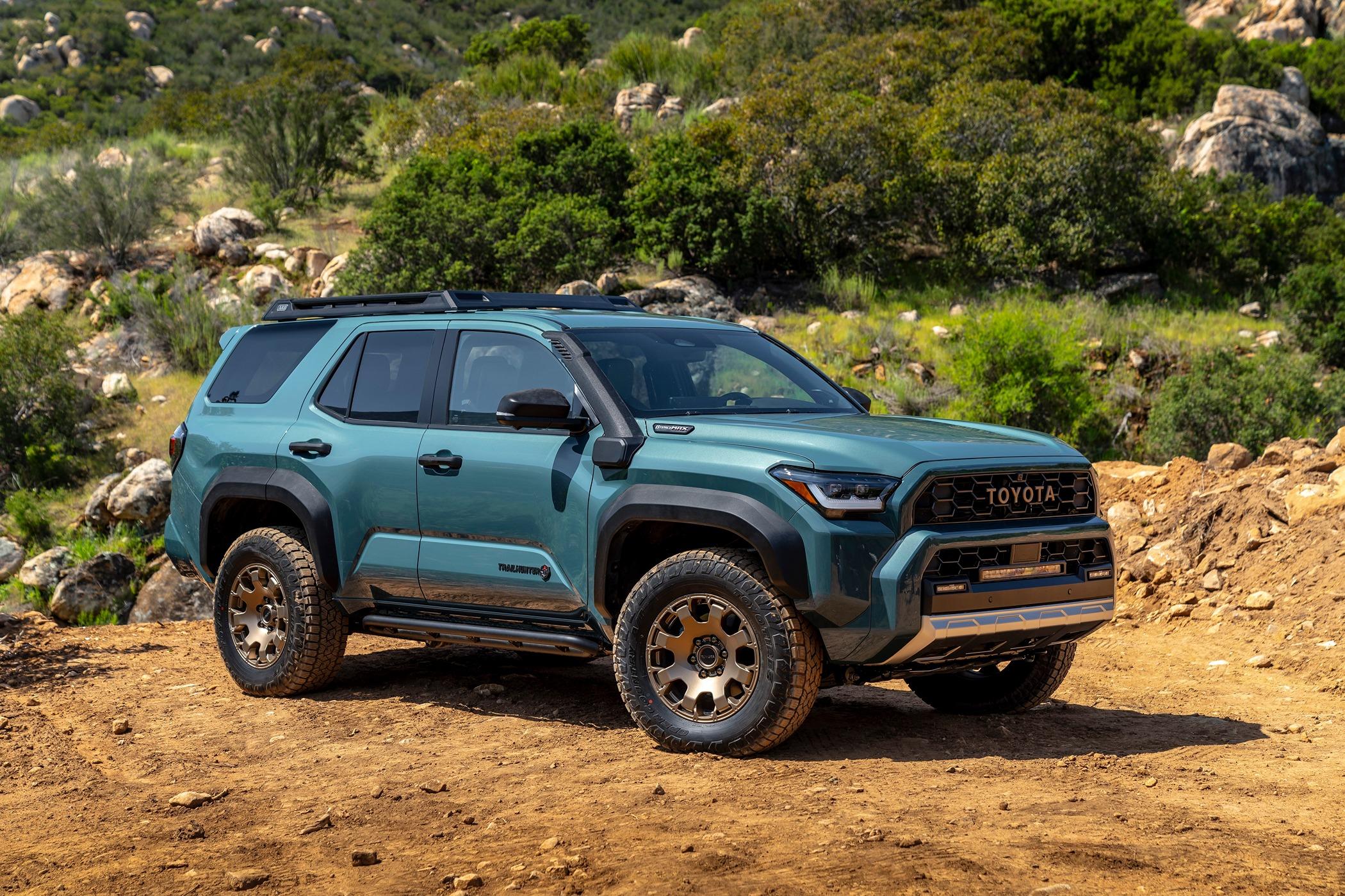 2025 4runner 6th gen Photos: Everest color 2025 4Runner TRAILHUNTER 2025_Toyota_4Runner_Trailhunter_Everest_03 (1)
