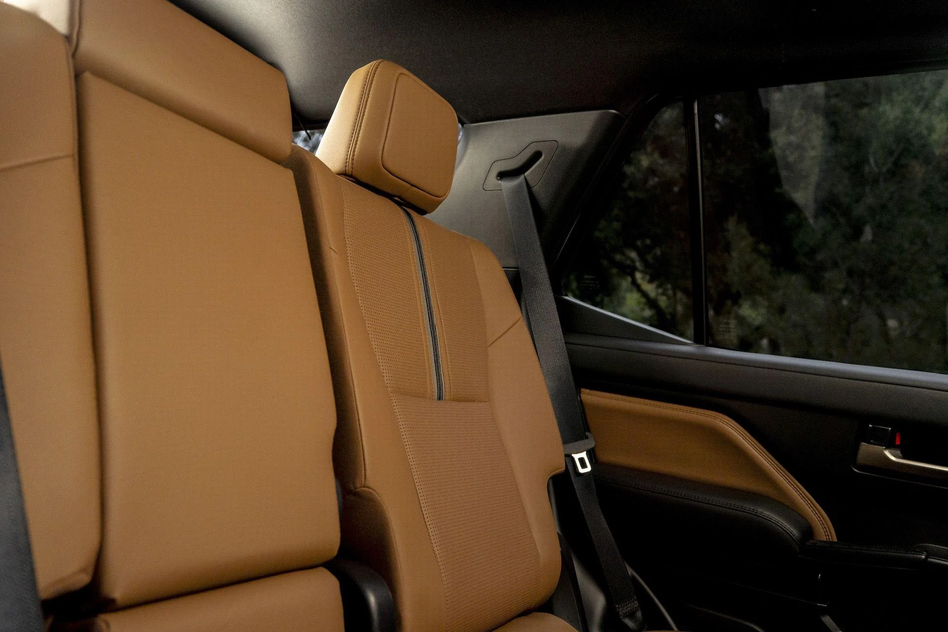 2025 4runner 6th gen Photos: 2025 4Runner LIMITED (Interior, Cargo Space, Exterior) in Heritage Blue color 2025-toyota-4runner-limited-interior-117-jpg-6615603208e5c