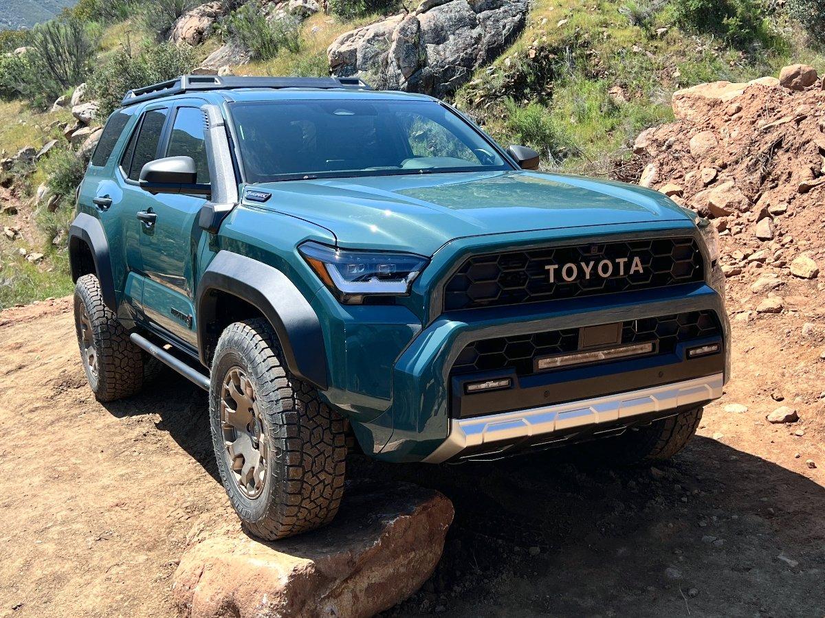 2025 4runner 6th gen EVEREST Photos 4Runner 6th Gen (2025+) Everest 2025 Toyota 4Runner Trailhunter color 3