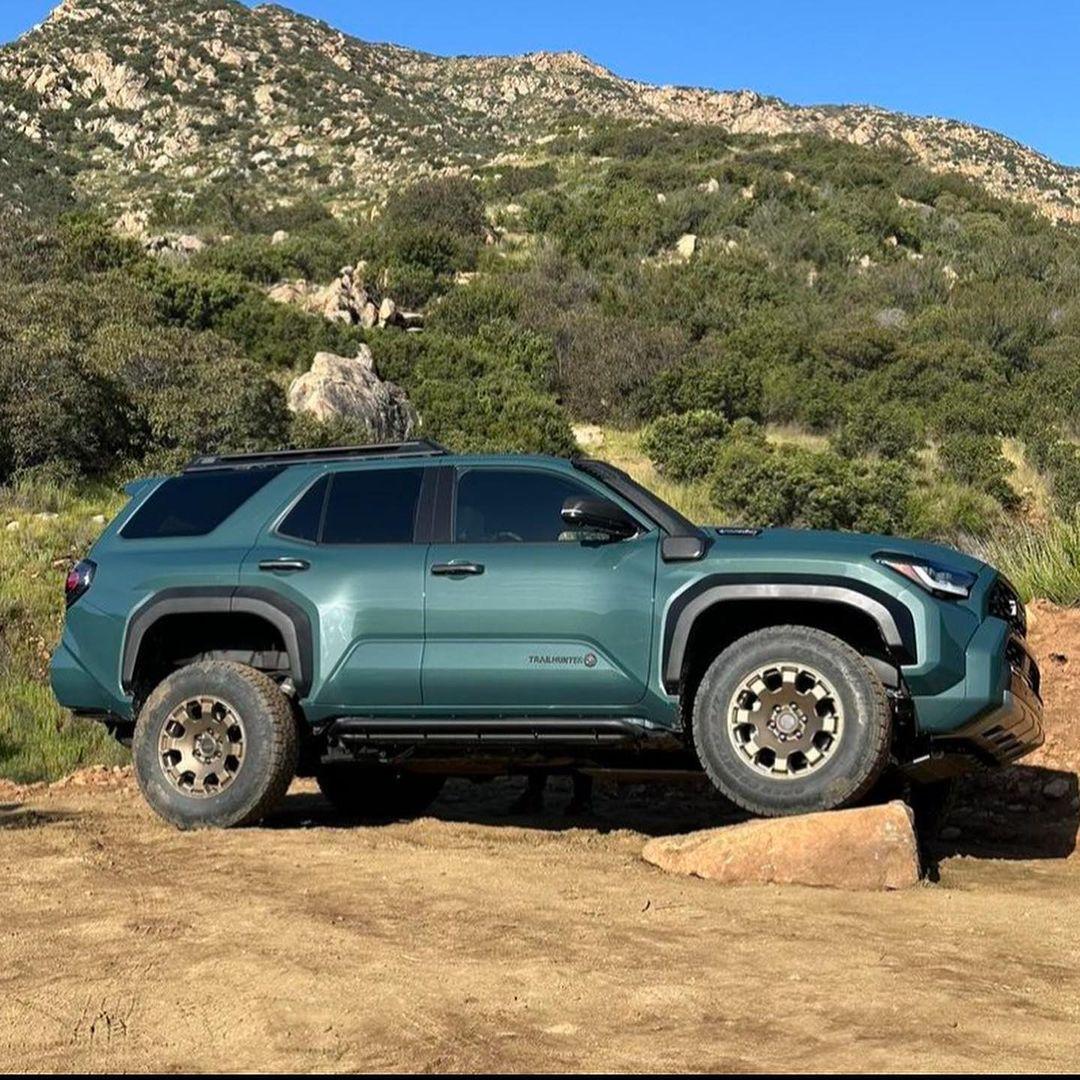 2025 4runner 6th gen EVEREST Photos 4Runner 6th Gen (2025+) Everest 2025 Toyota 4Runner Trailhunter color 4