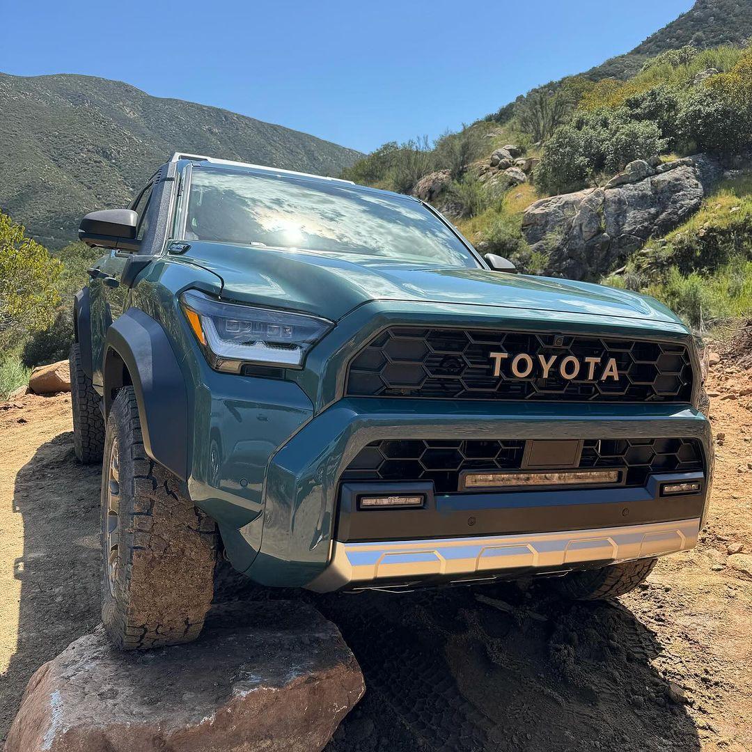 2025 4runner 6th gen EVEREST Photos 4Runner 6th Gen (2025+) Everest color 2025 Toyota 4Runner Trailhunter 5