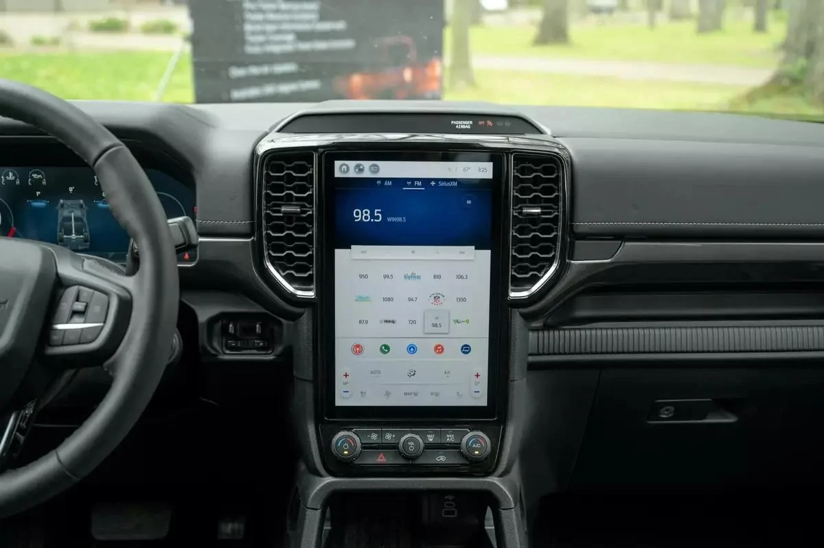 2025 4runner 6th gen 3rd row + cloth seats photos from 2025 Toyota 4Runner 6th gen (third row available only on non-hybrid SR5 and Limited trims) ford-ranger-lariat-2024-21-interior-center-stack-display-scaled