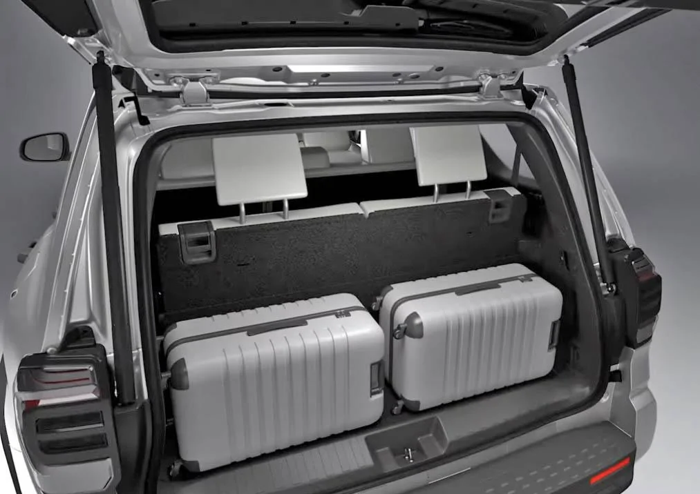 2025 Toyota 4runner 3rd row + cloth seats photos from 2025 Toyota 4Runner 6th gen (third row available only on non-hybrid SR5 and Limited trims) 2025 4runner 3rd third row 1 (1)