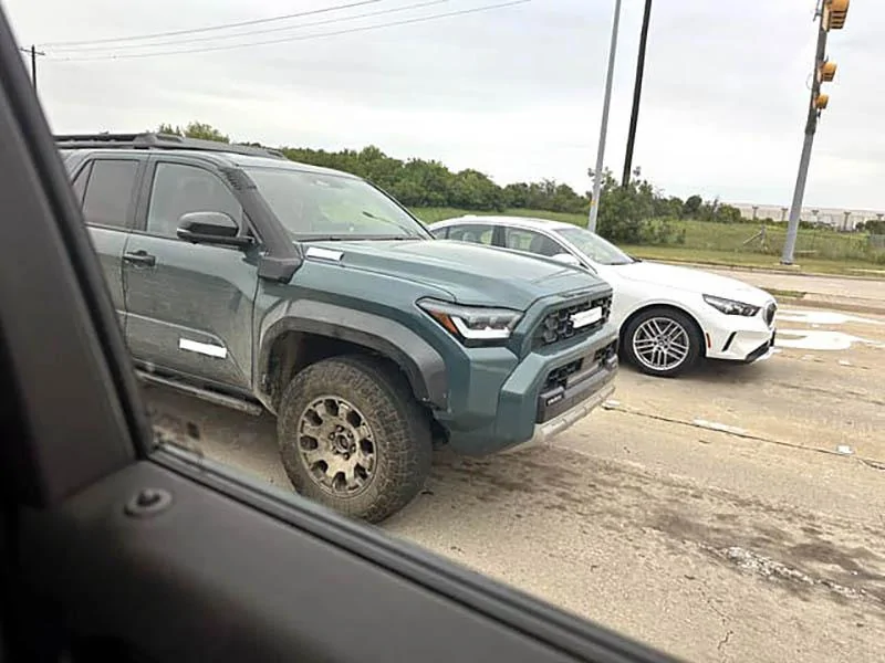 2025 4runner 6th gen Trailhunter 6th Gen 4Runner (Everest color) spotted in the wild Everest Trailhunter 4runner 6th Gen Spotted in wild 2 (1)