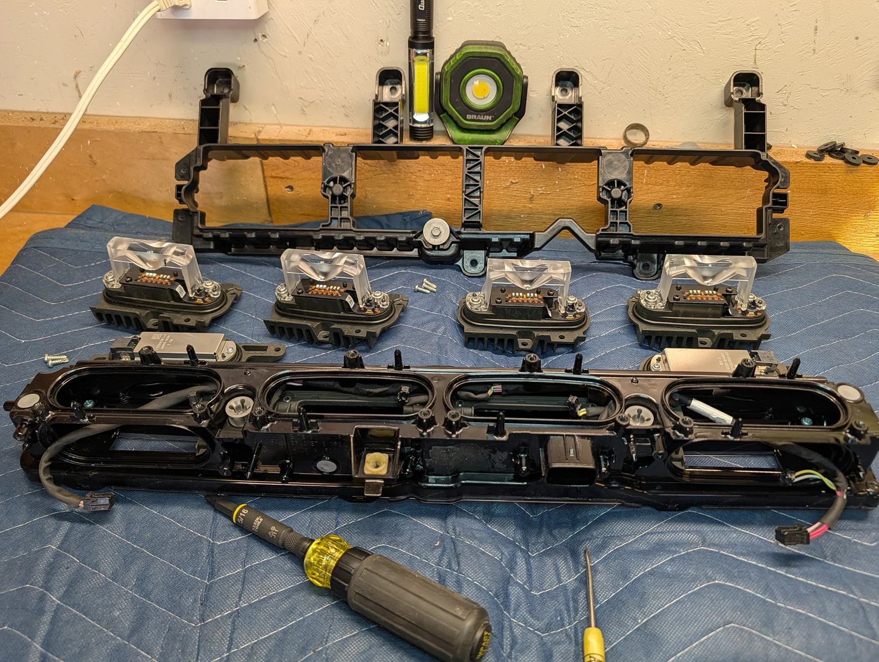 2025 4runner 6th gen TRD Pro/Trailhunter Heritage Grille Swap (Upper & Lower Grill) on SR5, with part numbers 1771281871250-6