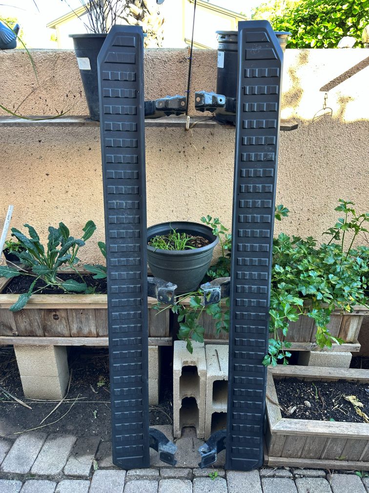 2025 4runner 6th gen Factory cross bars and factory running boards from 2025 Hybrid Premium Running Boards