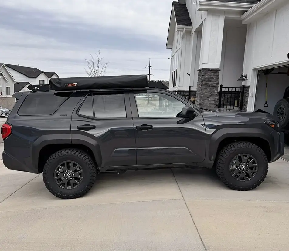 2025 4runner 6th gen Hit leg day with some 33’s (285/70/17 KO3 tires) on my stock SR5 wheels today. Before and after pics: 33’s (285:70:17 KO3 tires) on my SR5 1