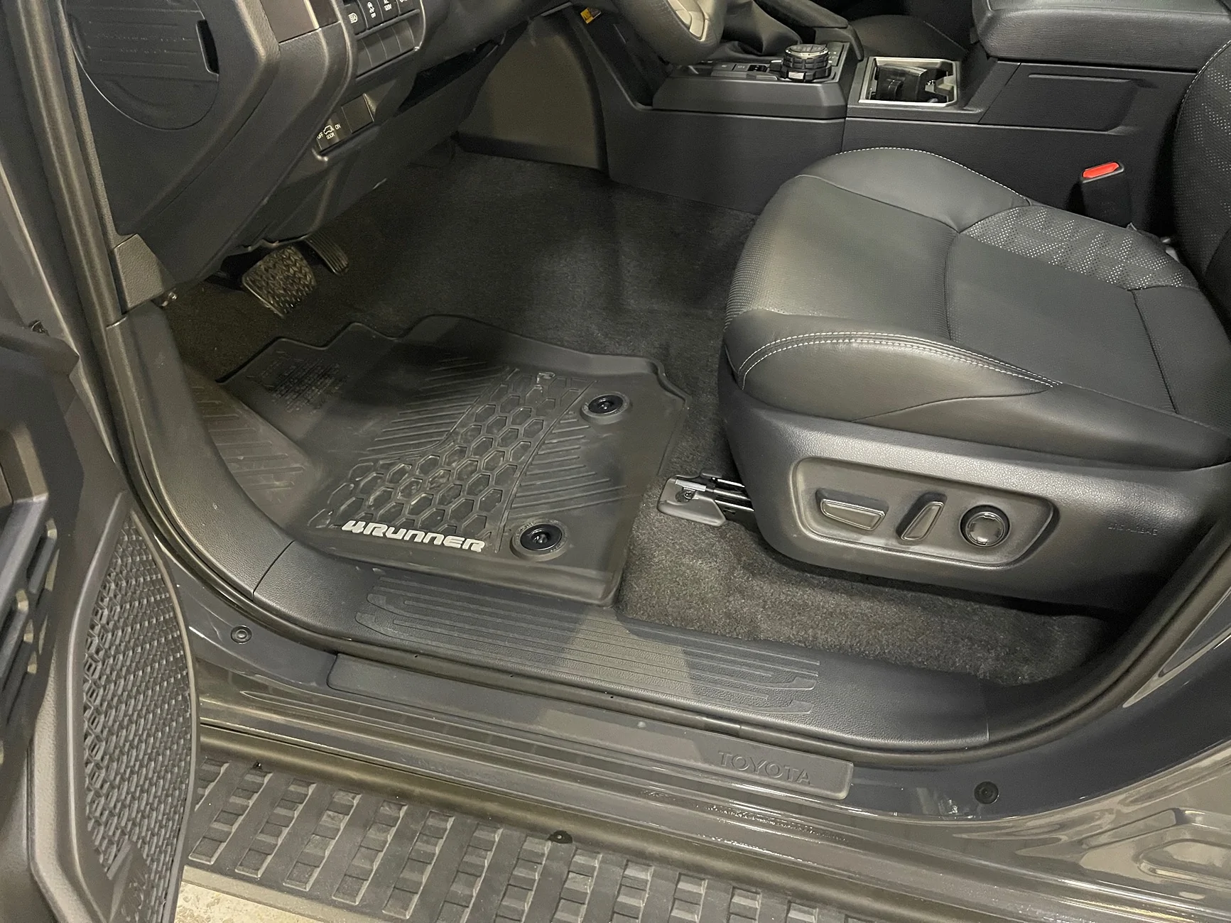 2025 4runner 6th gen Original 4Runner winter mats IMG_6695