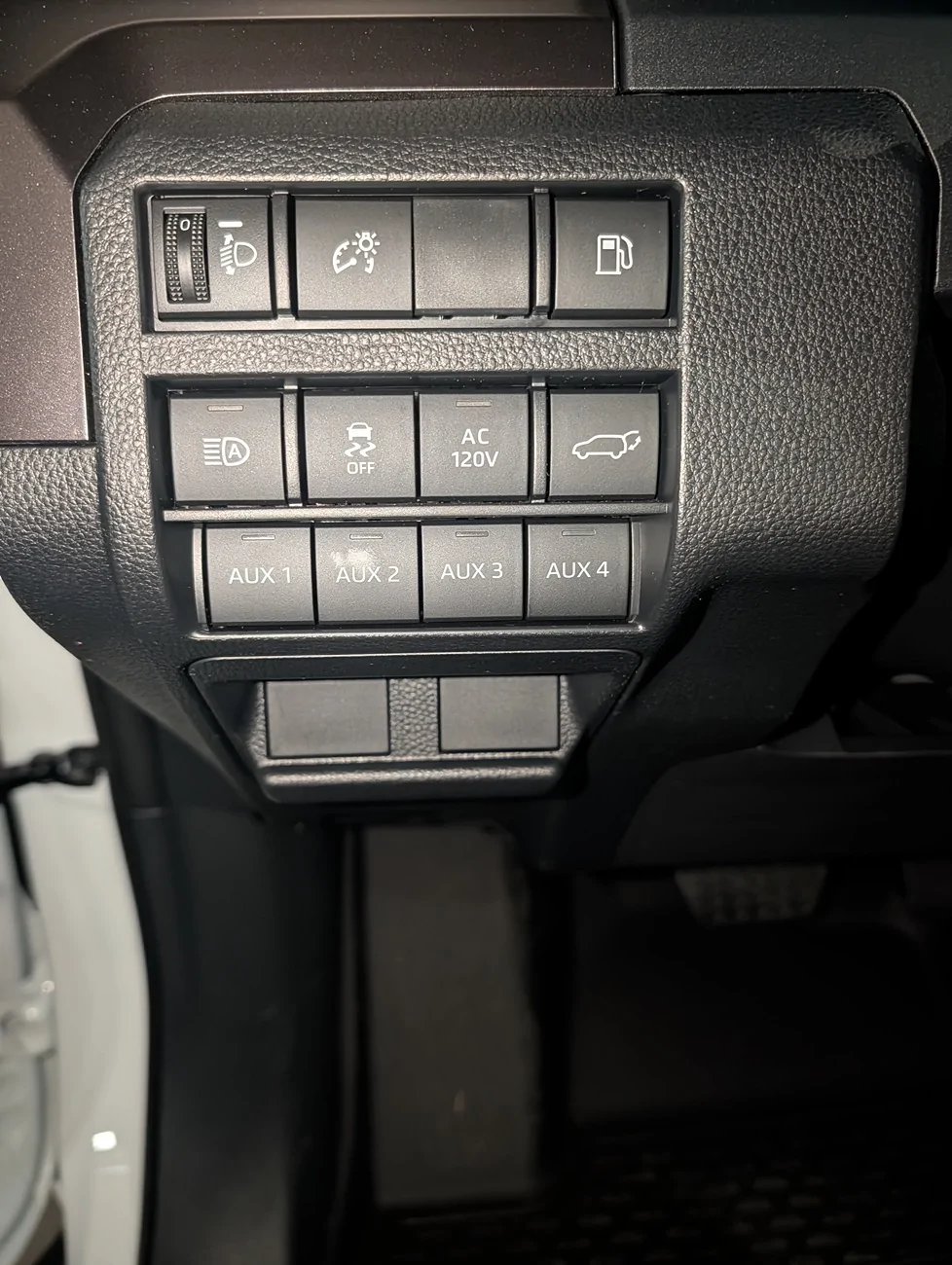 2025 4runner 6th gen Horizontal switch opening below the aux switches PXL_20260310_180743301