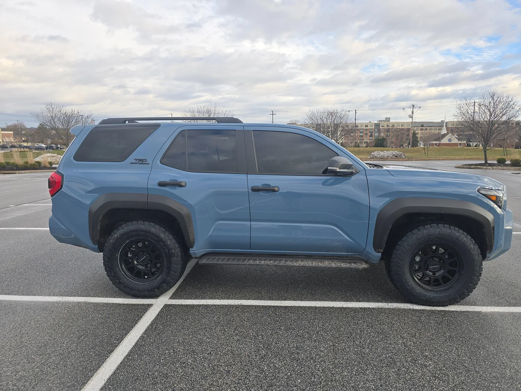 2025 4runner 6th gen Toyo AT3 285/70/17 Load C + Method 703 +35mm + Peak Suspension 1.25" front level lift 20260312_174954