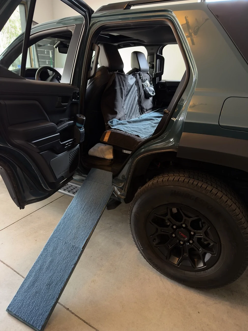 2025 4runner 6th gen New 4 Runner not the best with dogs RiverRm