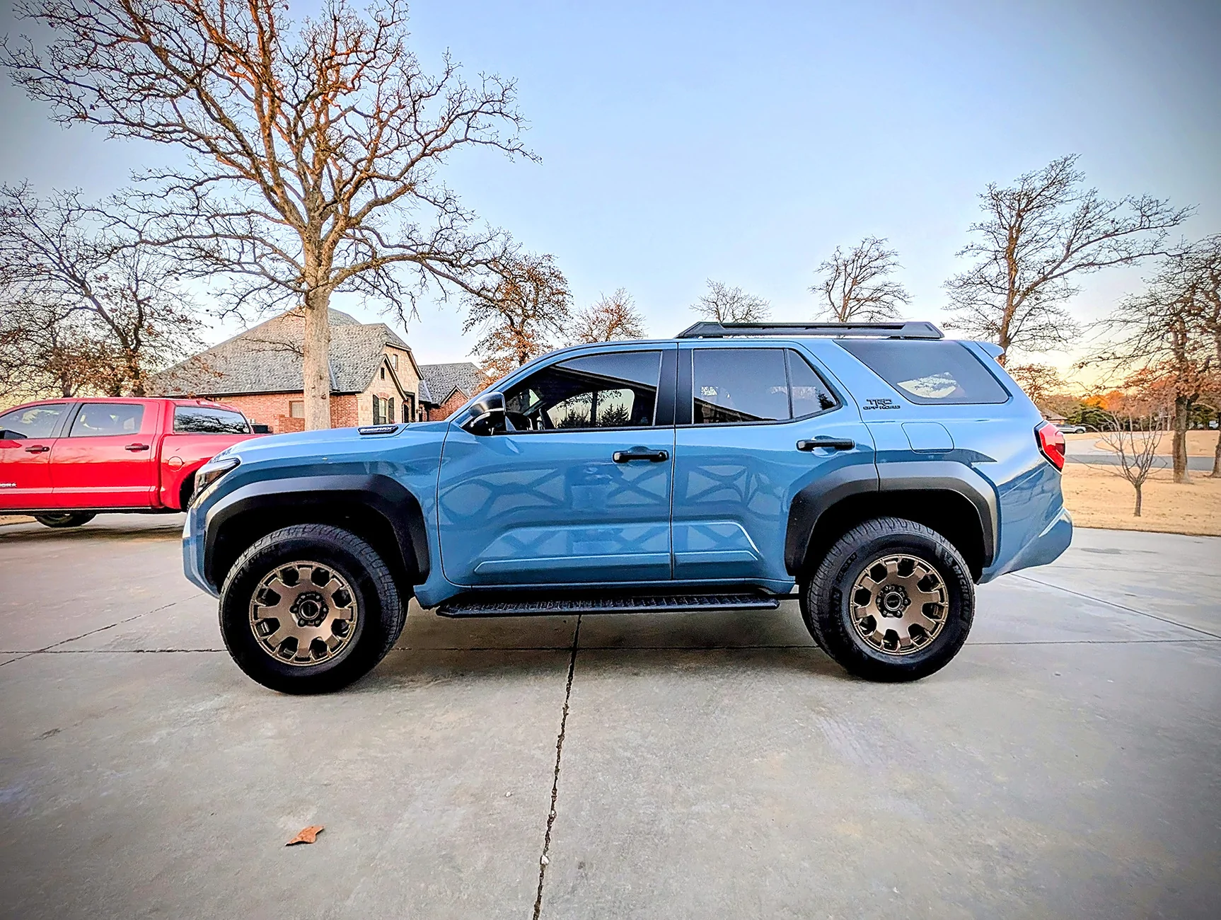 2025 2026 4runner 6th gen Heritage Blue w/ Bronze Wheels - photos? 1774045588516-lt