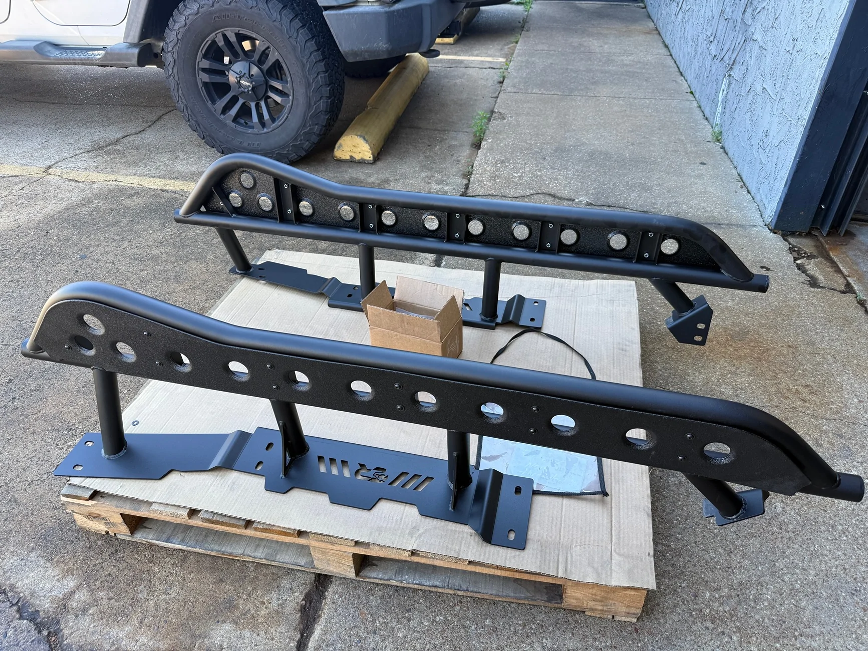 2025 4runner 6th gen Cali Raised TRAIL EDITION Rock Sliders install on TRD ORP IMG_4249