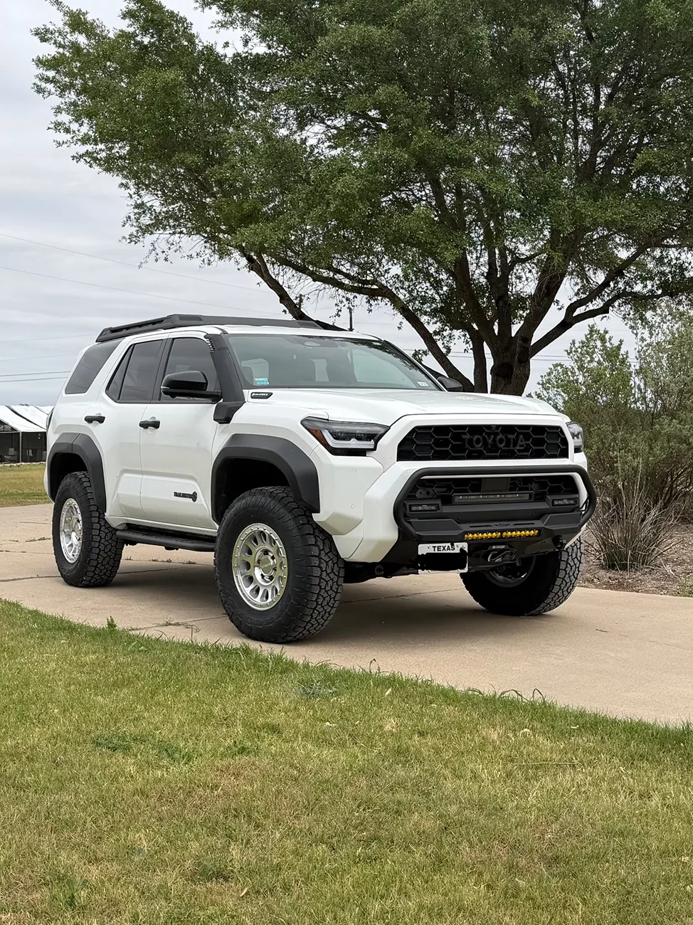 2025 4runner 6th gen 2026 Ice Cap TH Updates: Westcott Preload Collar Kit + Sliders, Toyo AT3 C 285/75/17, Method 709 HD 17” + 25, ADD Stealth Center Mount + Warn EVO 12S. IMG_0101