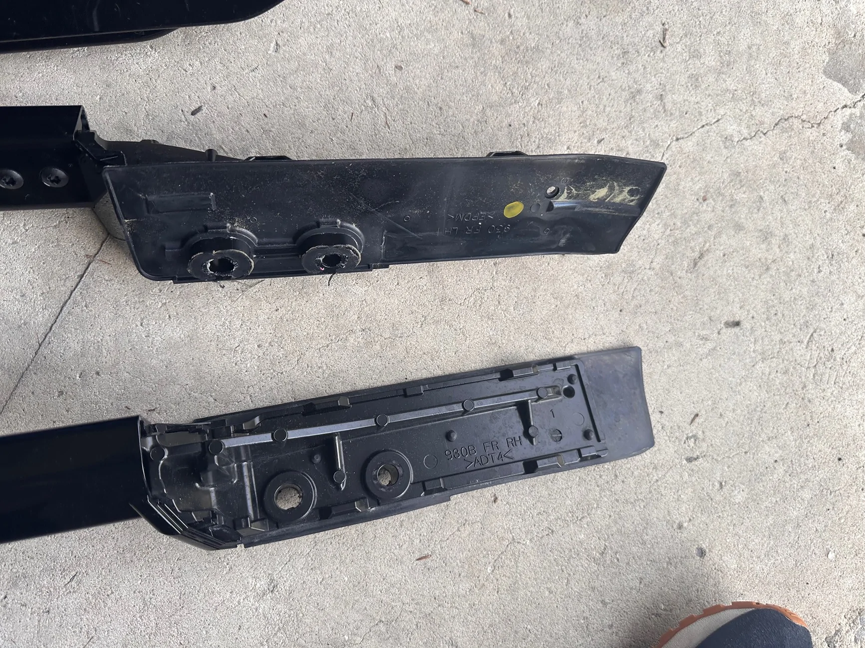 2025 4runner 6th gen OEM 2025 4Runner Roof Rails IMG_8439