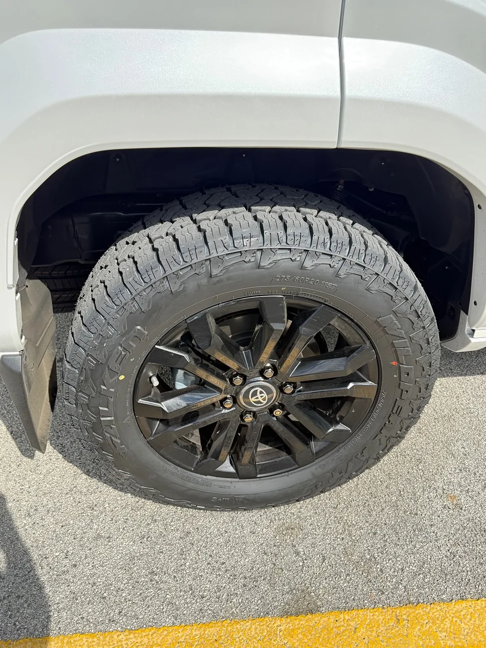 2025 2026 4runner 6th gen WIND CHILL PEARL Photos 4Runner 6th Gen (2025+) IMG_4136