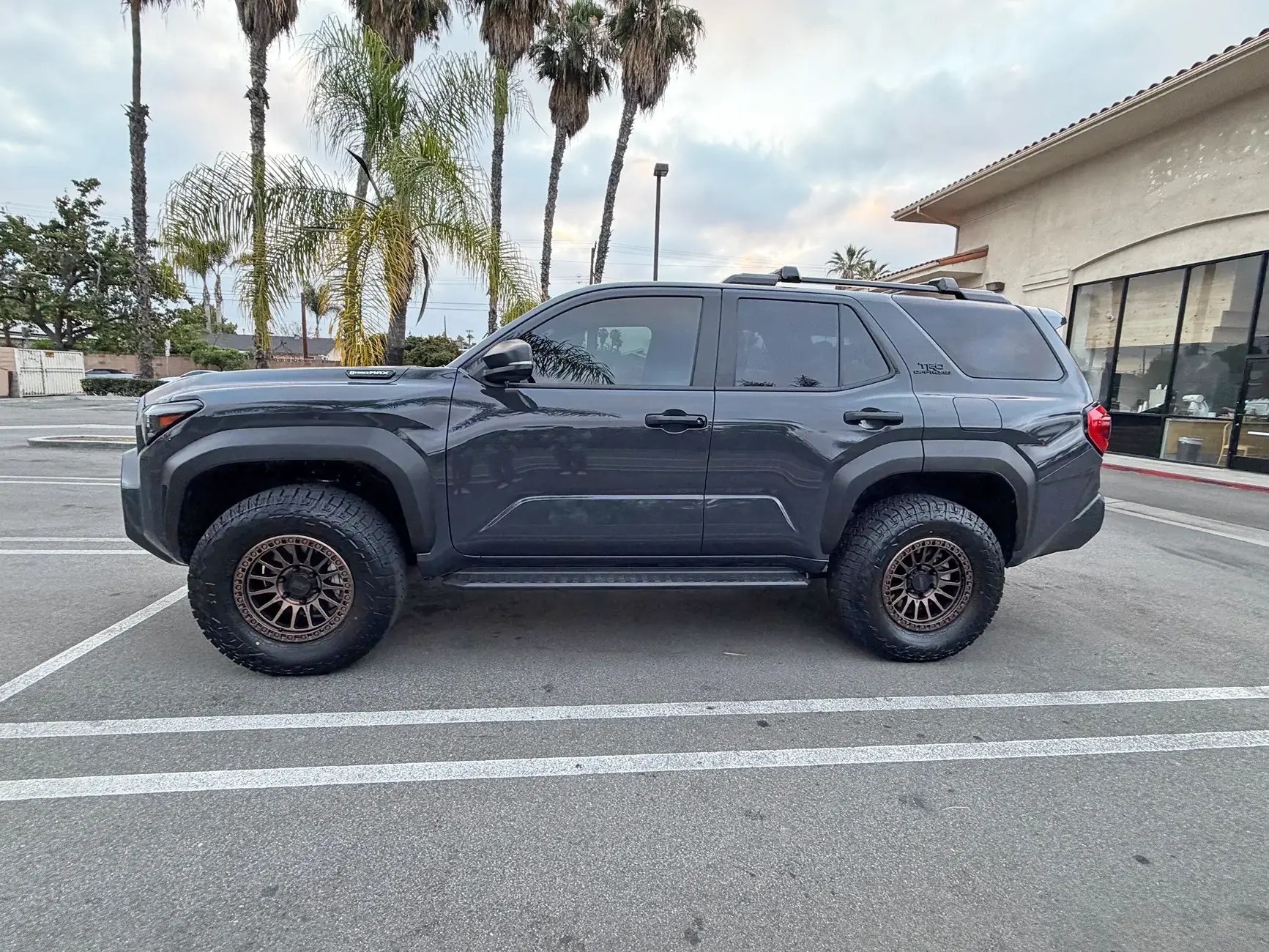 2025 2026 4runner 6th gen RRW RR7-V +25mm with 285/70r17 AT4W. Stock Suspension with 1.5” Readylift at Front. 33091-4ec7ab6b8d408e34af51ee13dfc7cb86
