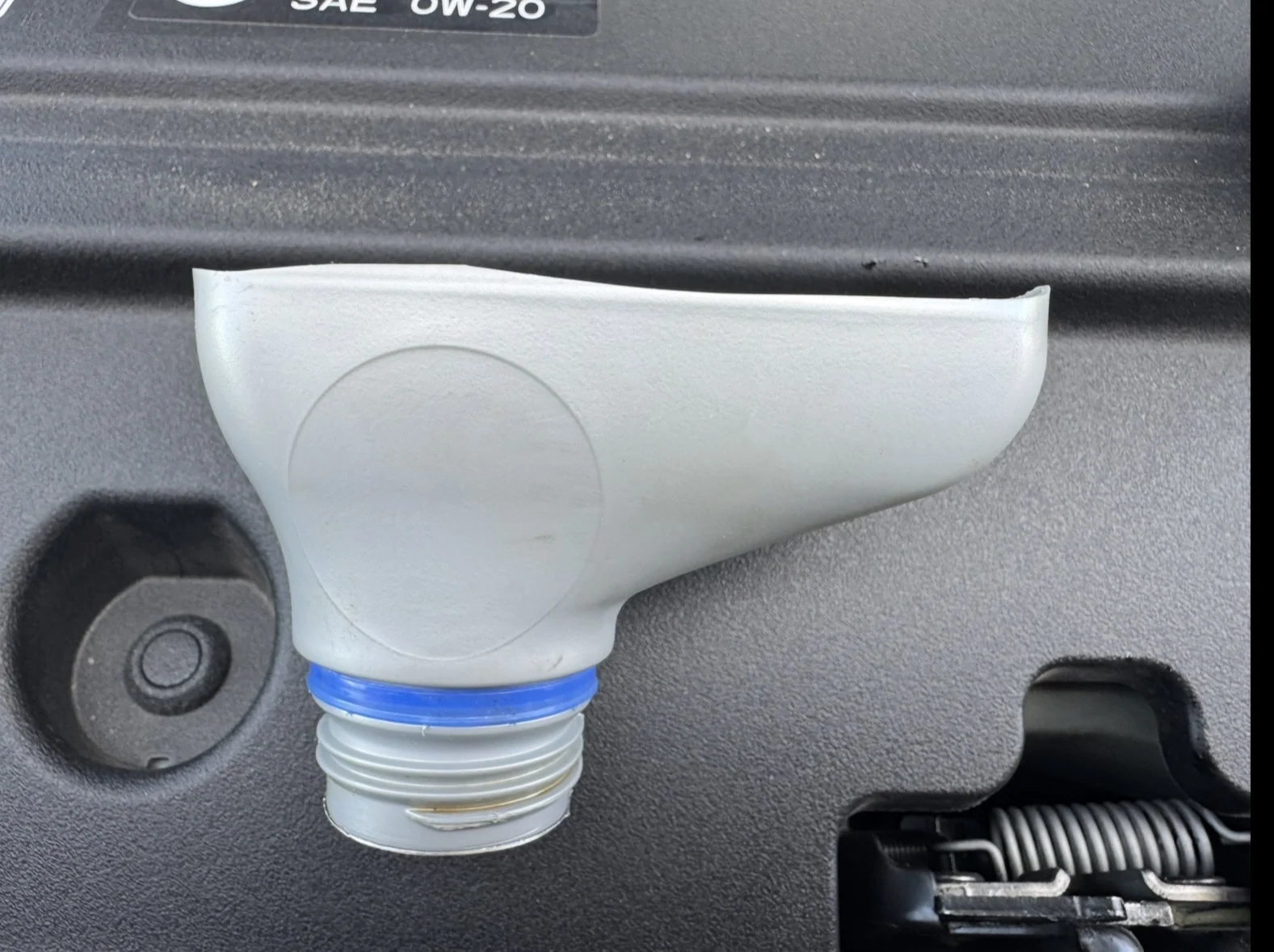 2025 2026 4runner 6th gen Best way to get oil into the engine IMG_2331