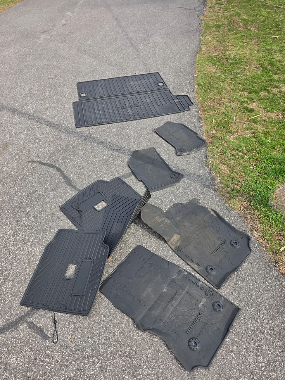 2025 2026 4runner 6th gen WTS- Trailhunter rubber floor mats (NH) 20260414_154637