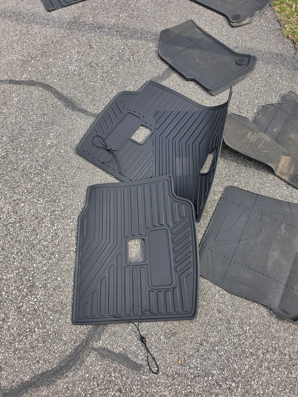2025 2026 4runner 6th gen WTS- Trailhunter rubber floor mats (NH) 20260414_154640