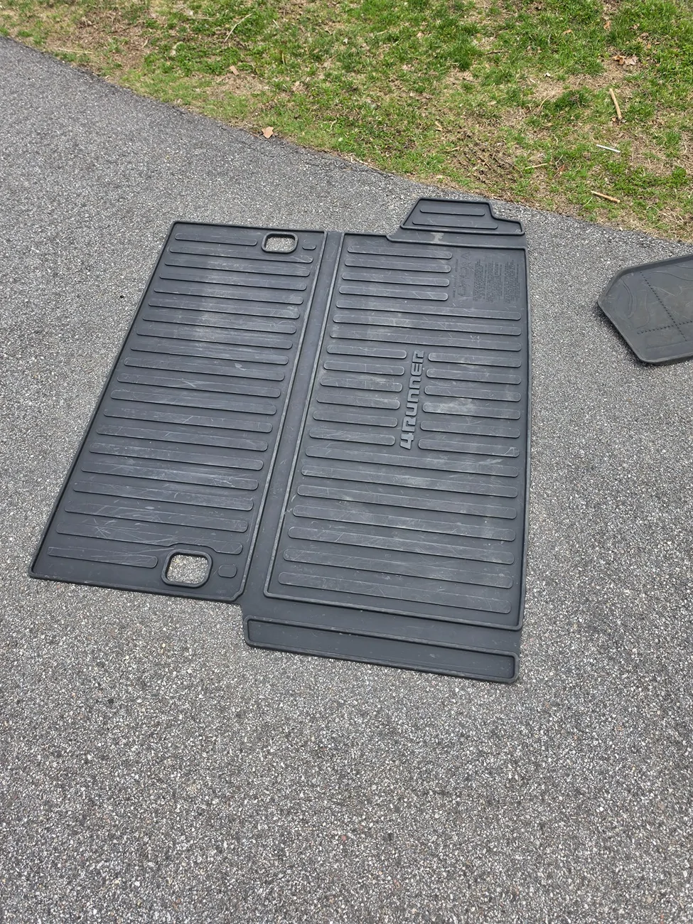 2025 2026 4runner 6th gen WTS- Trailhunter rubber floor mats (NH) 20260414_154301