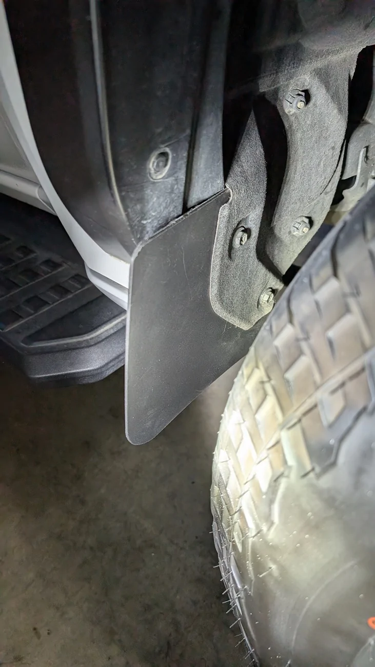 2025 2026 4runner 6th gen Here’s the problem—rear door opening catches muck from rear tire PXL_20260530_172740778_Original