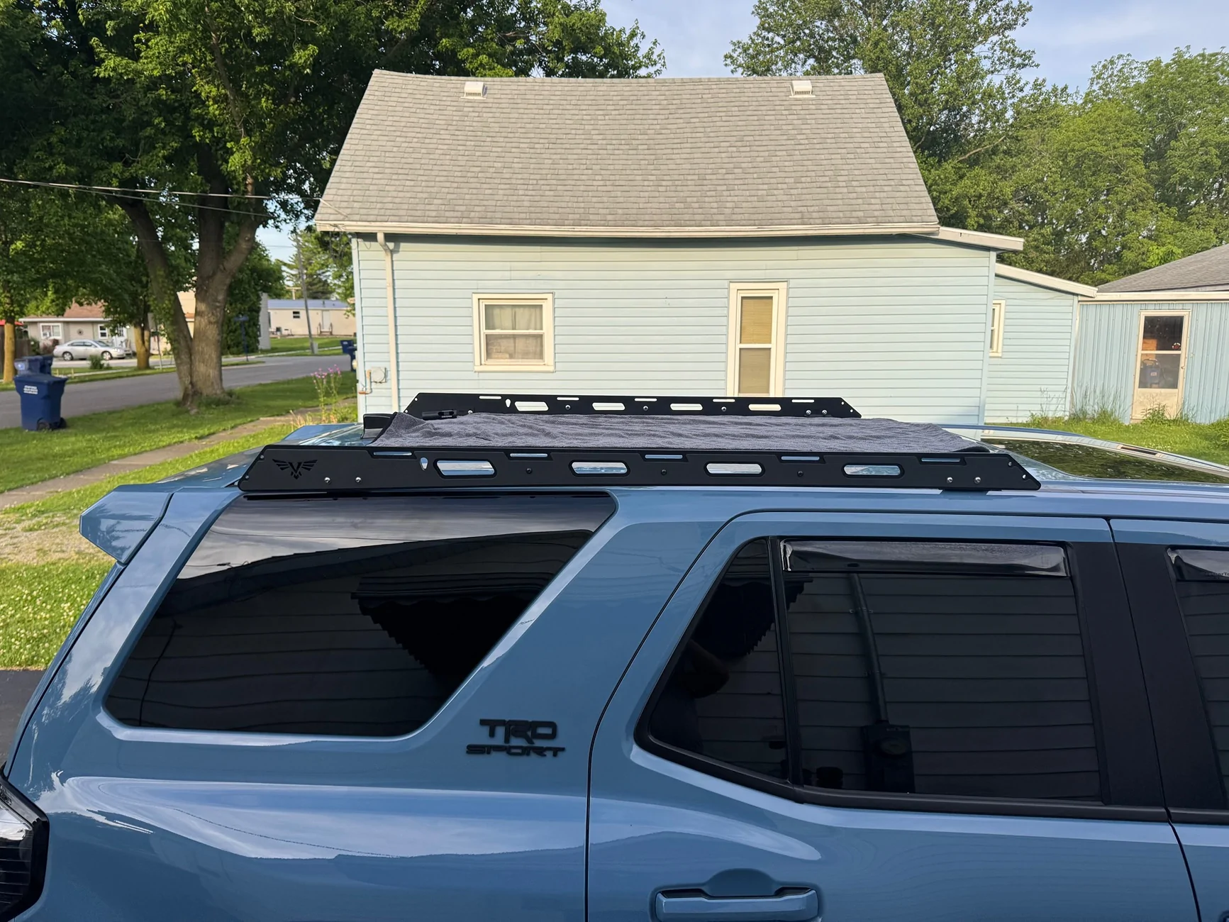 2025 2026 4runner 6th gen Victory 4x4 short roof rack + ROAM 83L storage box  installed on my 25 TRD Sport IMG_3350