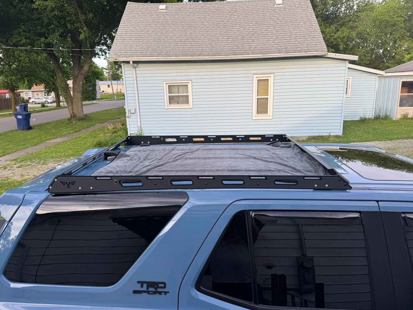 2025 2026 4runner 6th gen Victory 4x4 short roof rack + ROAM 83L storage box  installed on my 25 TRD Sport IMG_3351