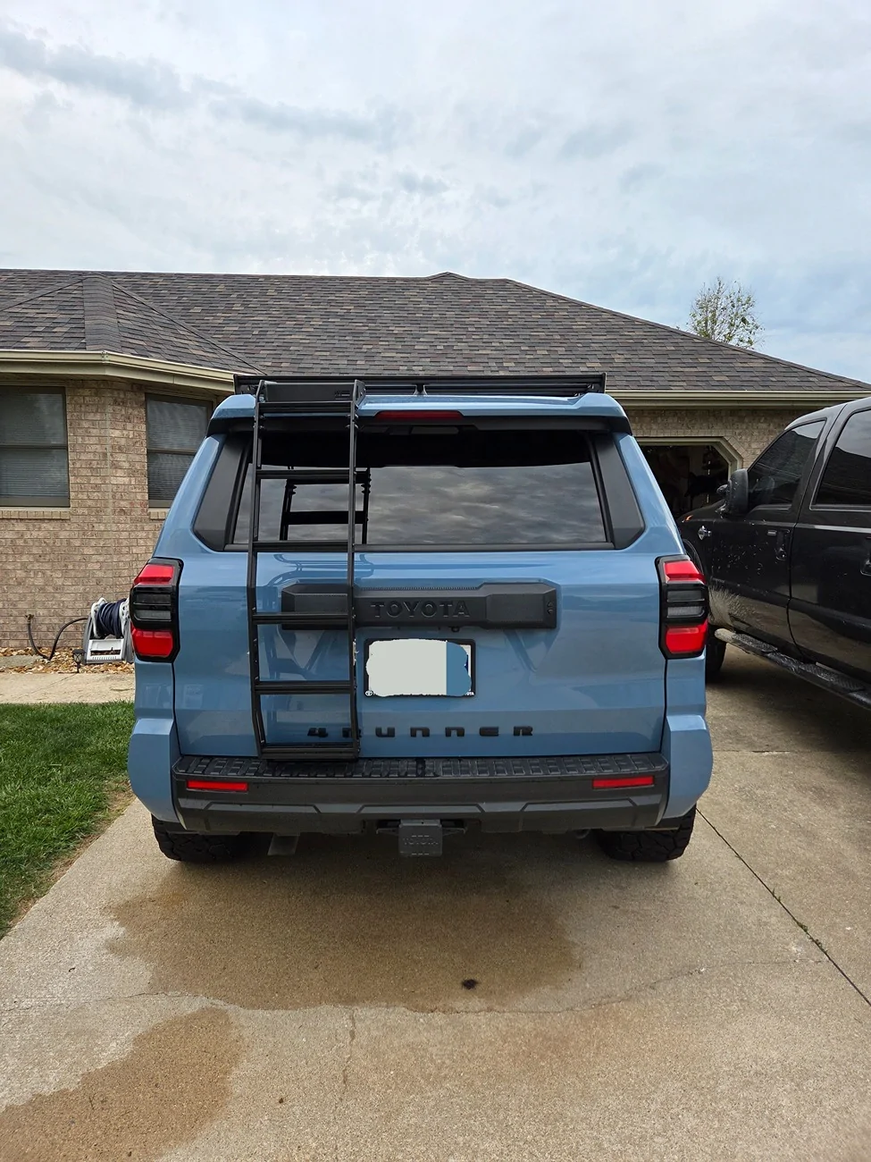 2025 2026 4runner 6th gen Westcott ladder: need to upgrade the liftgate struts? 20260510_191057