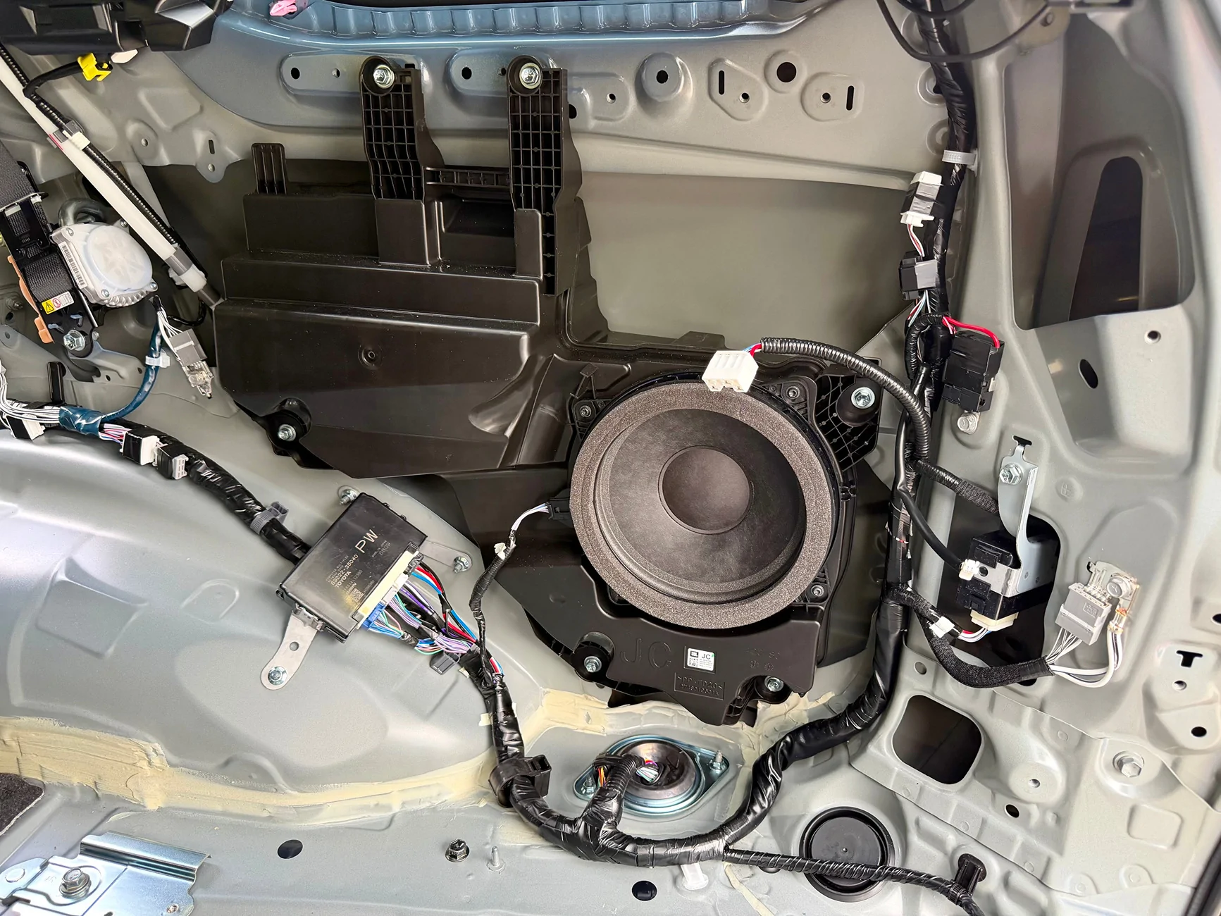 2025 2026 4runner 6th gen OEM Subwoofer Upgrade Finished! (Kicker Sub Replacement) IMG_6035