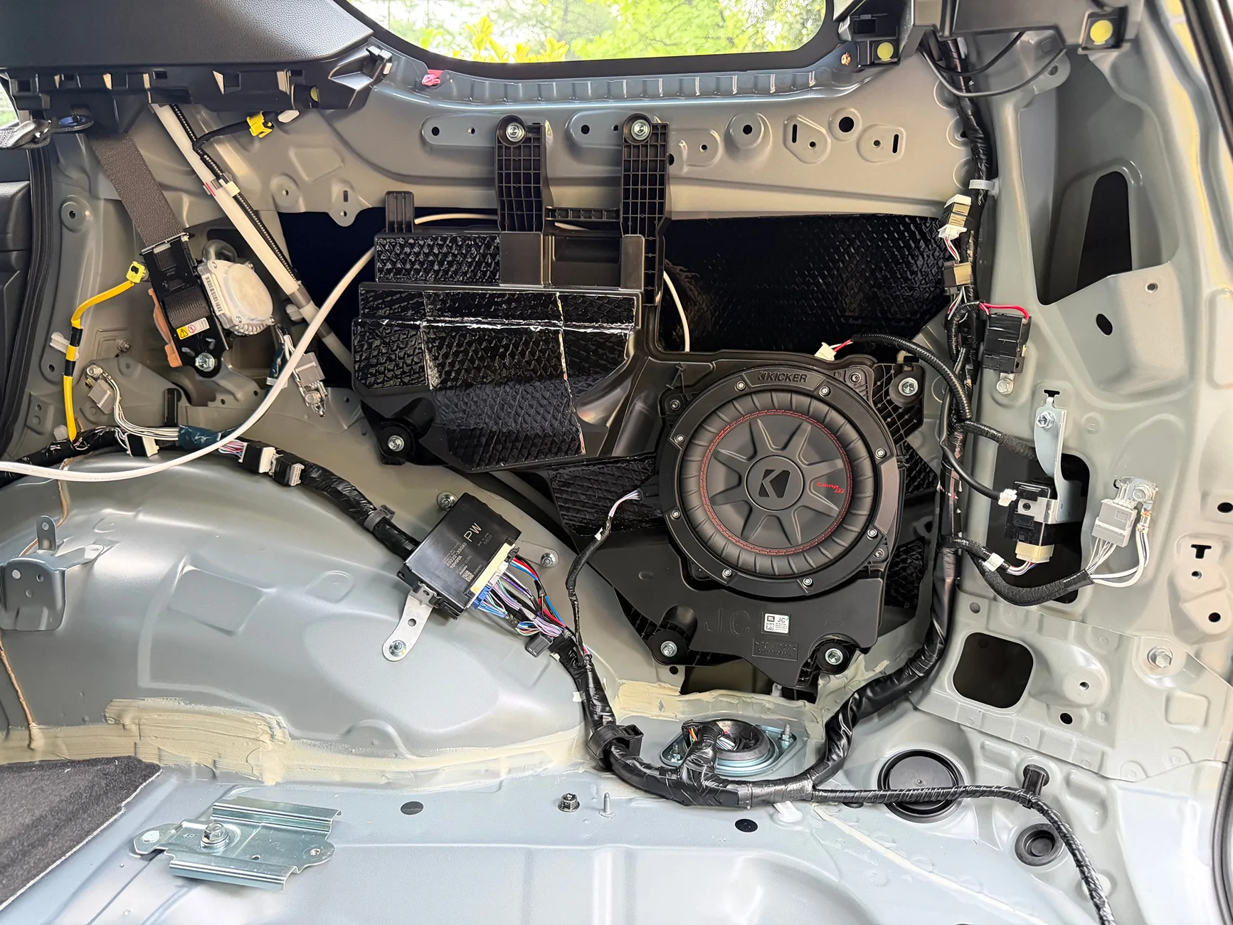 2025 2026 4runner 6th gen OEM Subwoofer Upgrade Finished! (Kicker Sub Replacement) IMG_6056