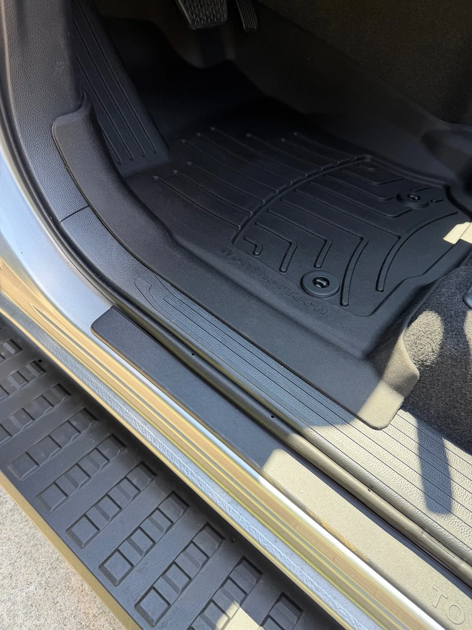 2025 2026 4runner 6th gen WeatherTech vs Lasfit floor mats IMG_2615
