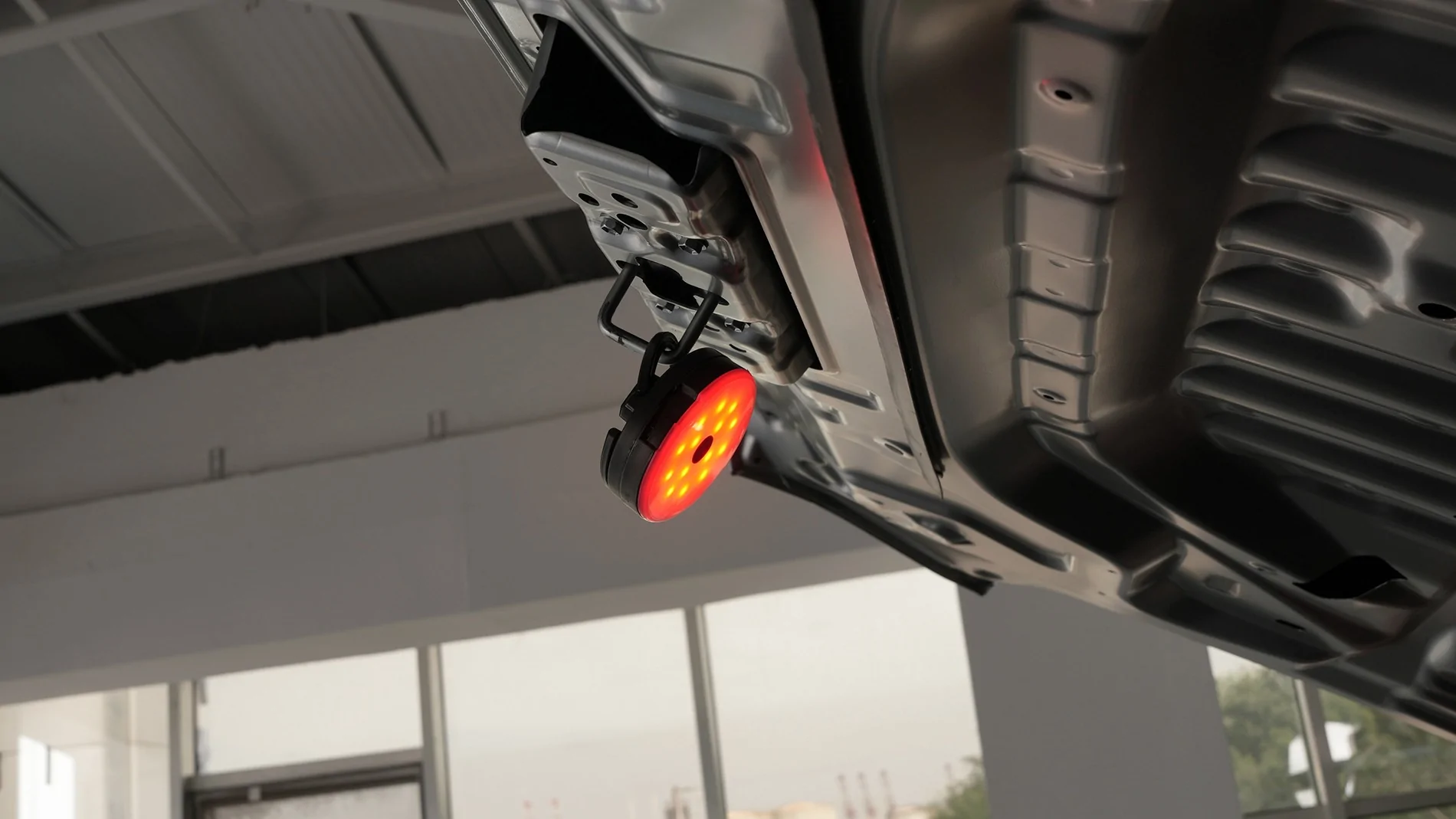 24-26_TAC_25-26_4RU_DashboardSideStorageLEDLantern_04.webp