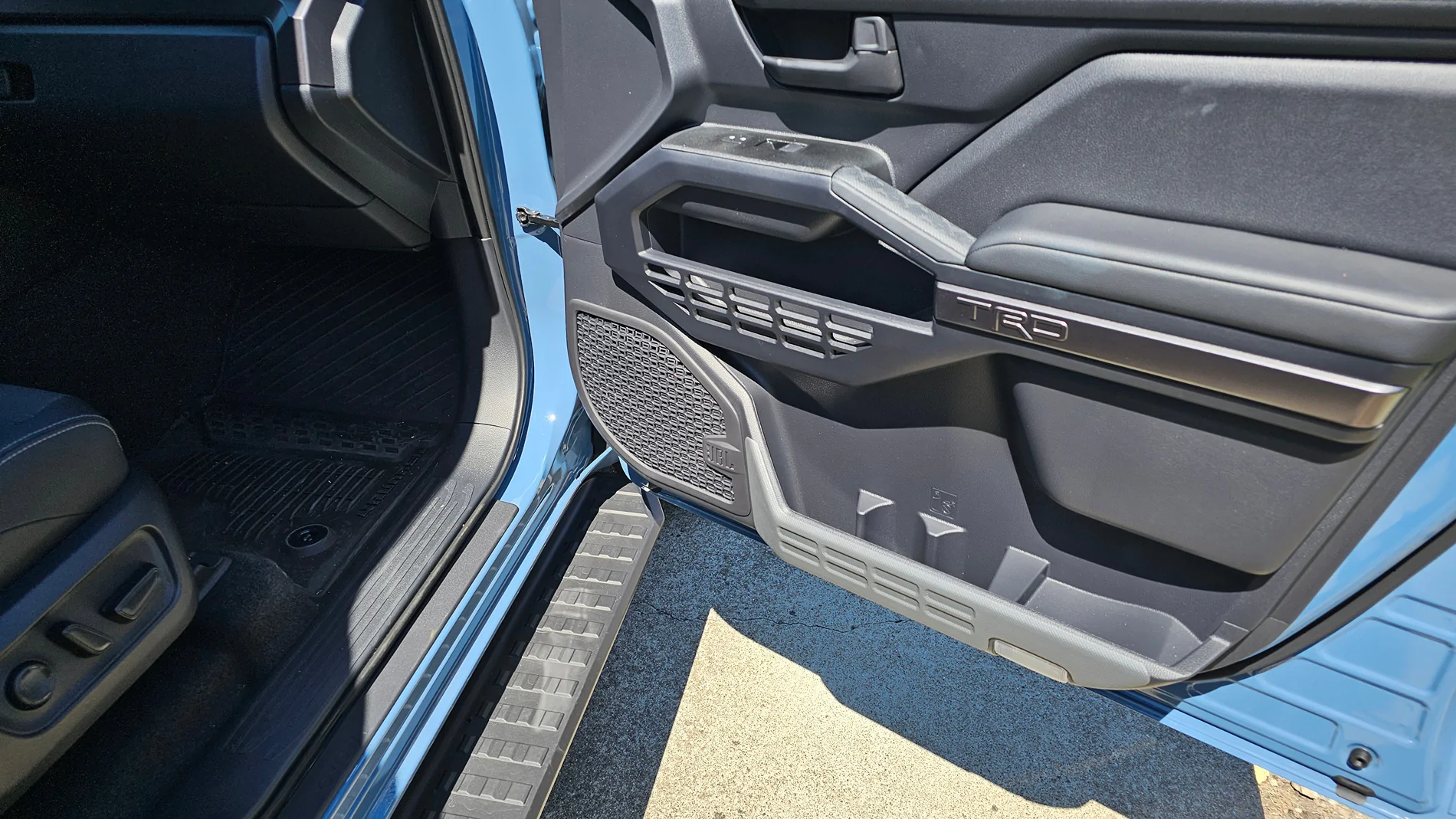 2025 2026 4runner 6th gen Door Panel Scuff Protectors installed - photos / review 20260815_124443