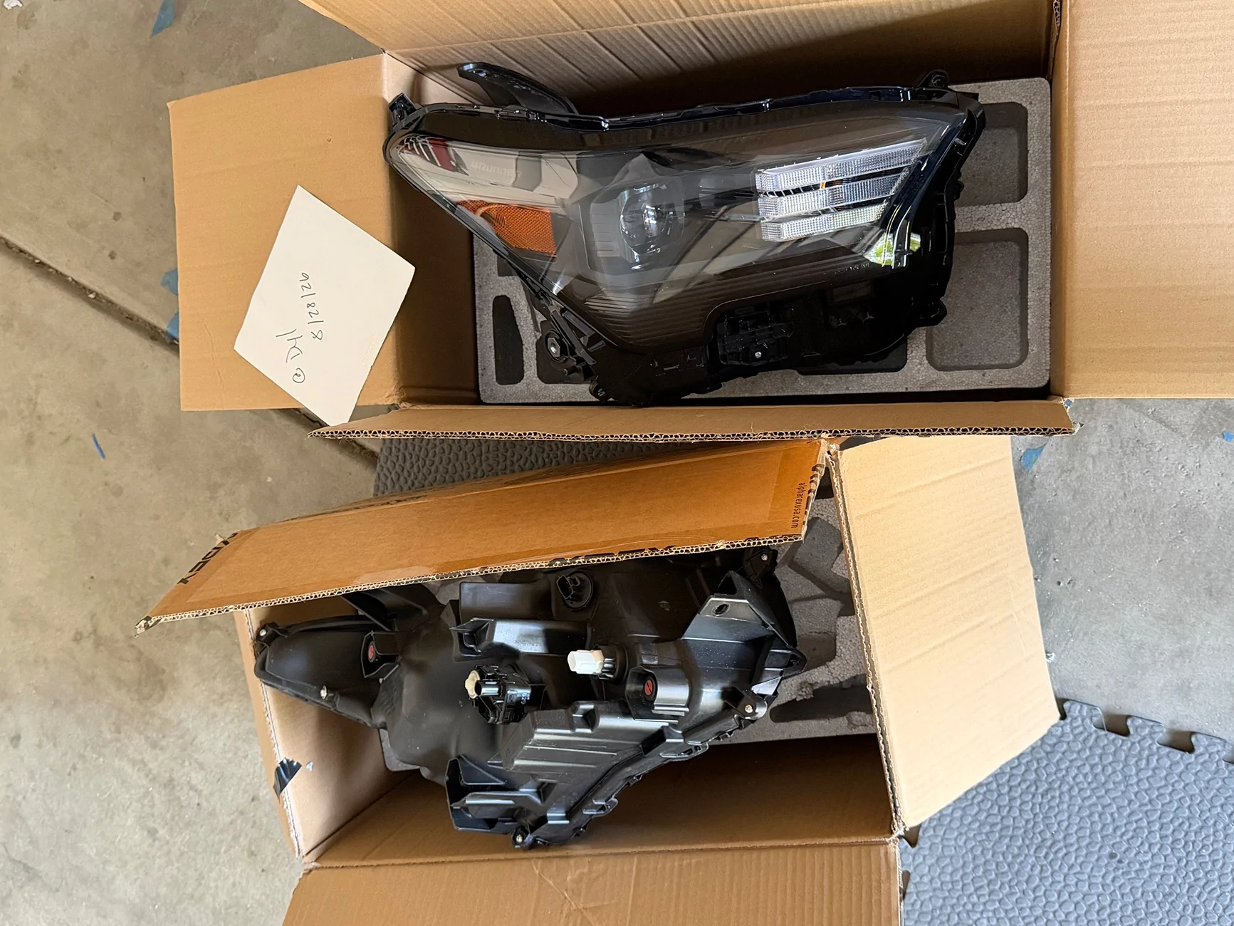 2025 2026 4runner 6th gen Like-new OEM Headlights For Sale - $800 OBO IMG_2364