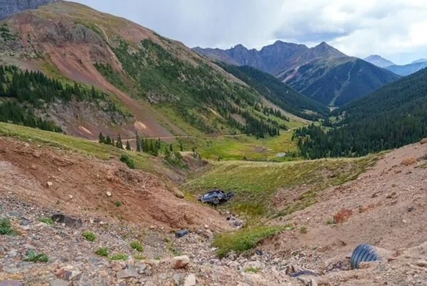 2025 2026 4runner 6th gen PA 4Runner Tumbles Off Colorado Trail (Hurricane Pass) hurricane-pass-rollover-4-credit-lisa-taylor