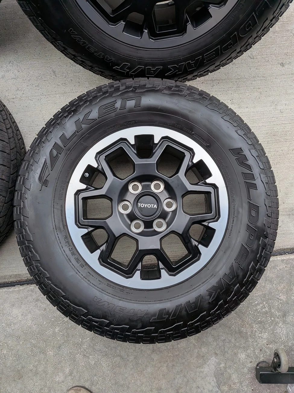 2025 2026 4runner 6th gen 18" TRD Off Road Wheelset $550 PXL_20260902_003131535